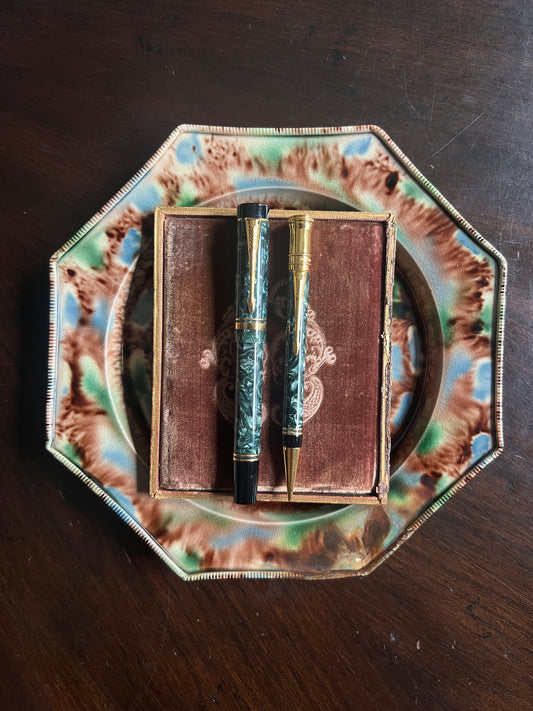 Parker Duofold Fountain Pen Set in Marble Green 18kt Gold M Nib
