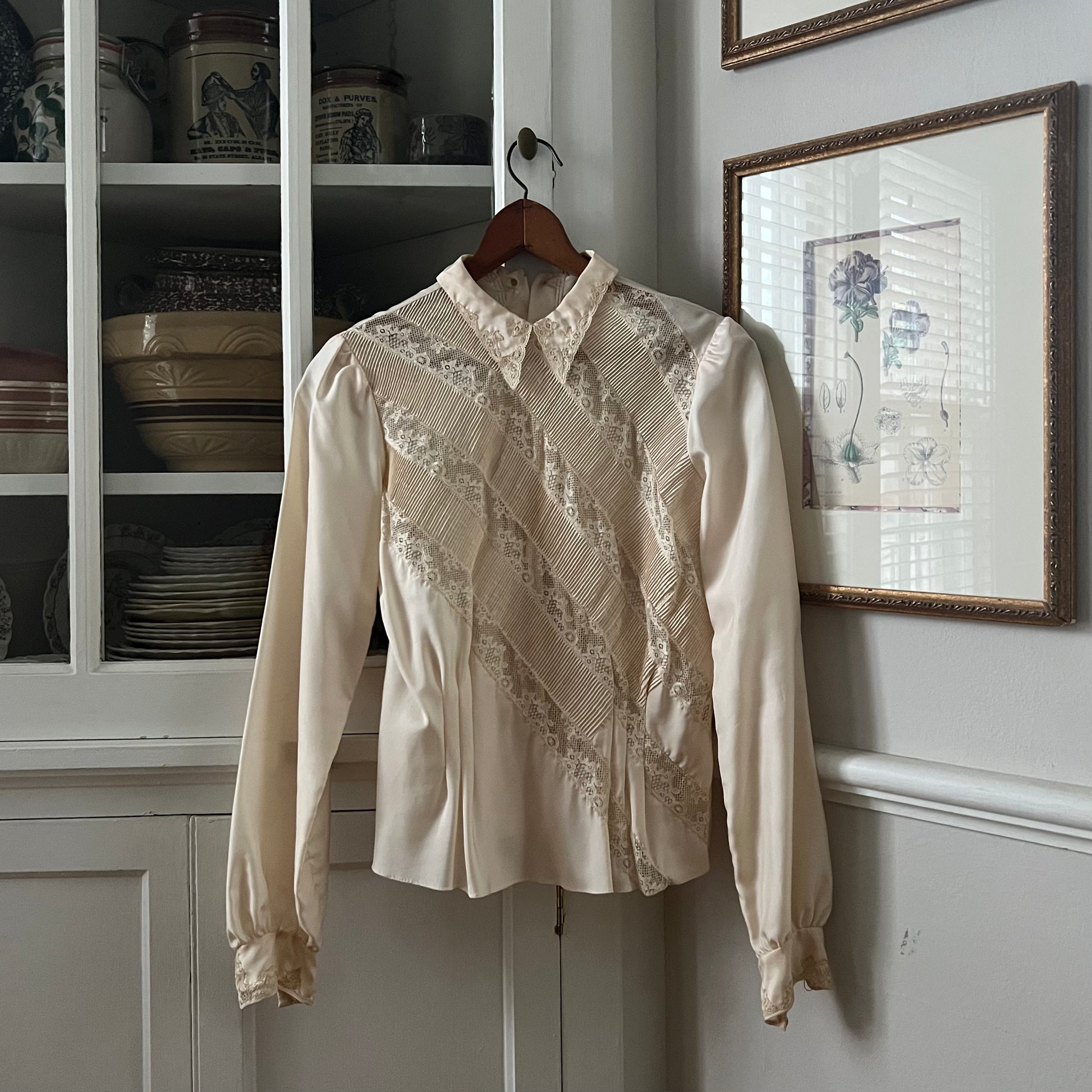 1930s Ruffled Lace Collar and Cuffs 