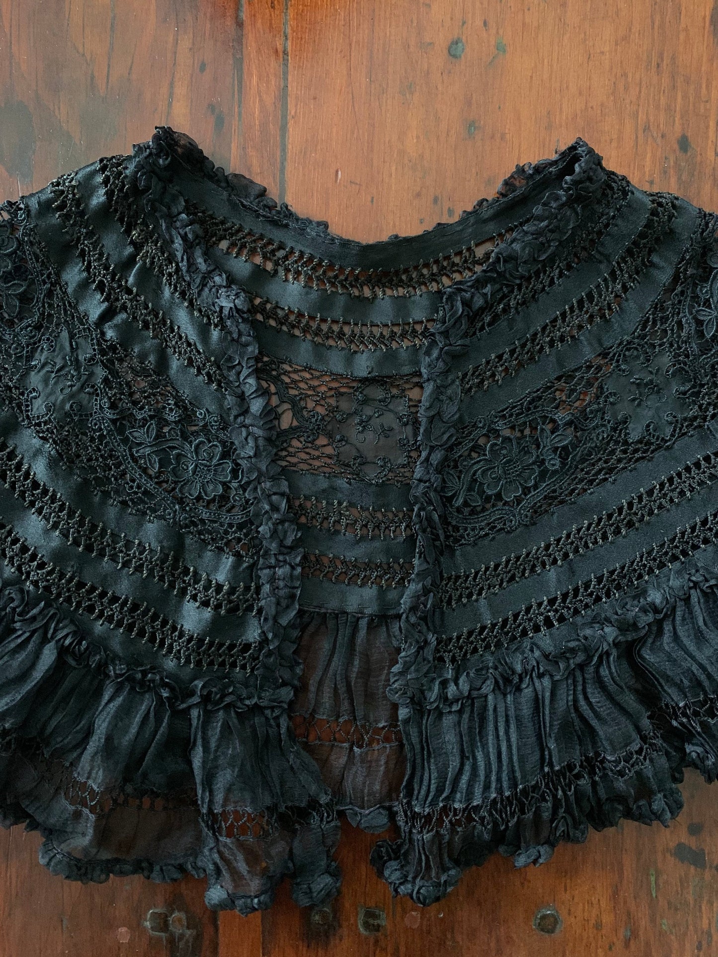 Victorian Lace Mourning Caplet Cape